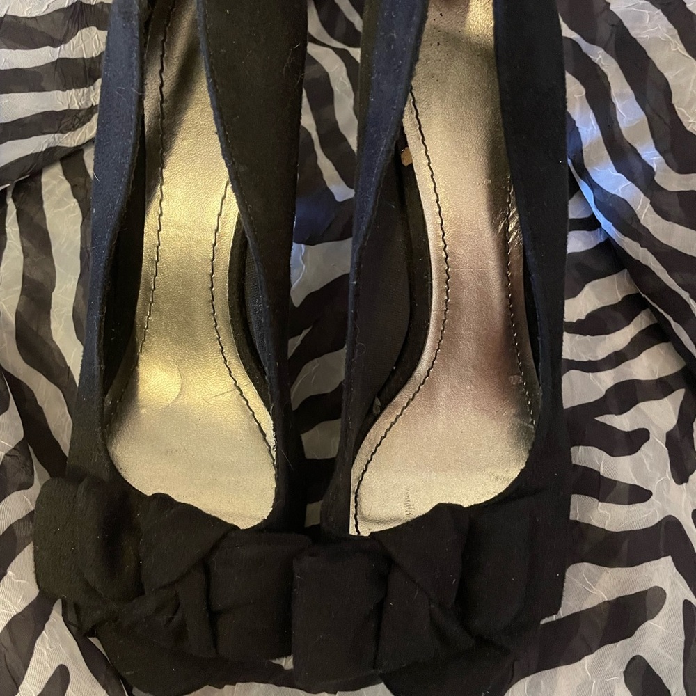 Elegant Black Women's Shoes with Bow Detail